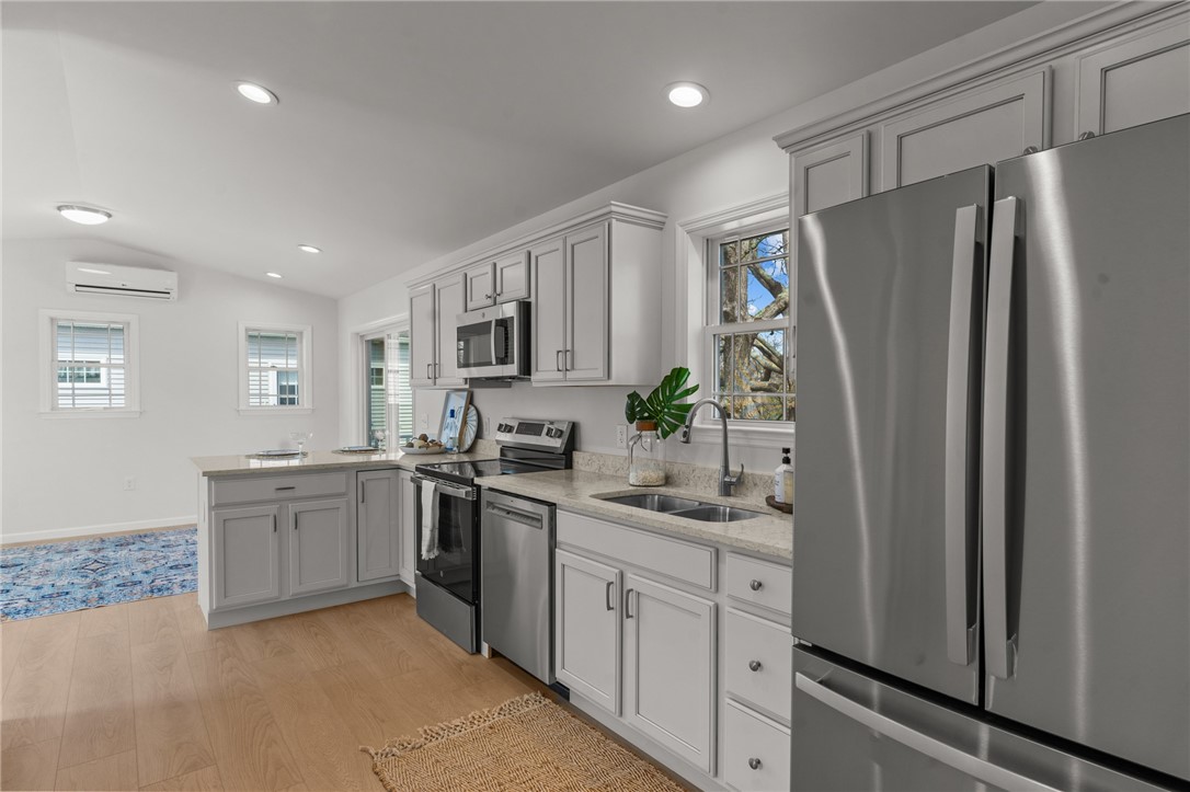 64 Burnside Avenue Narragansett, RI 02882 - Photo 4 of 13