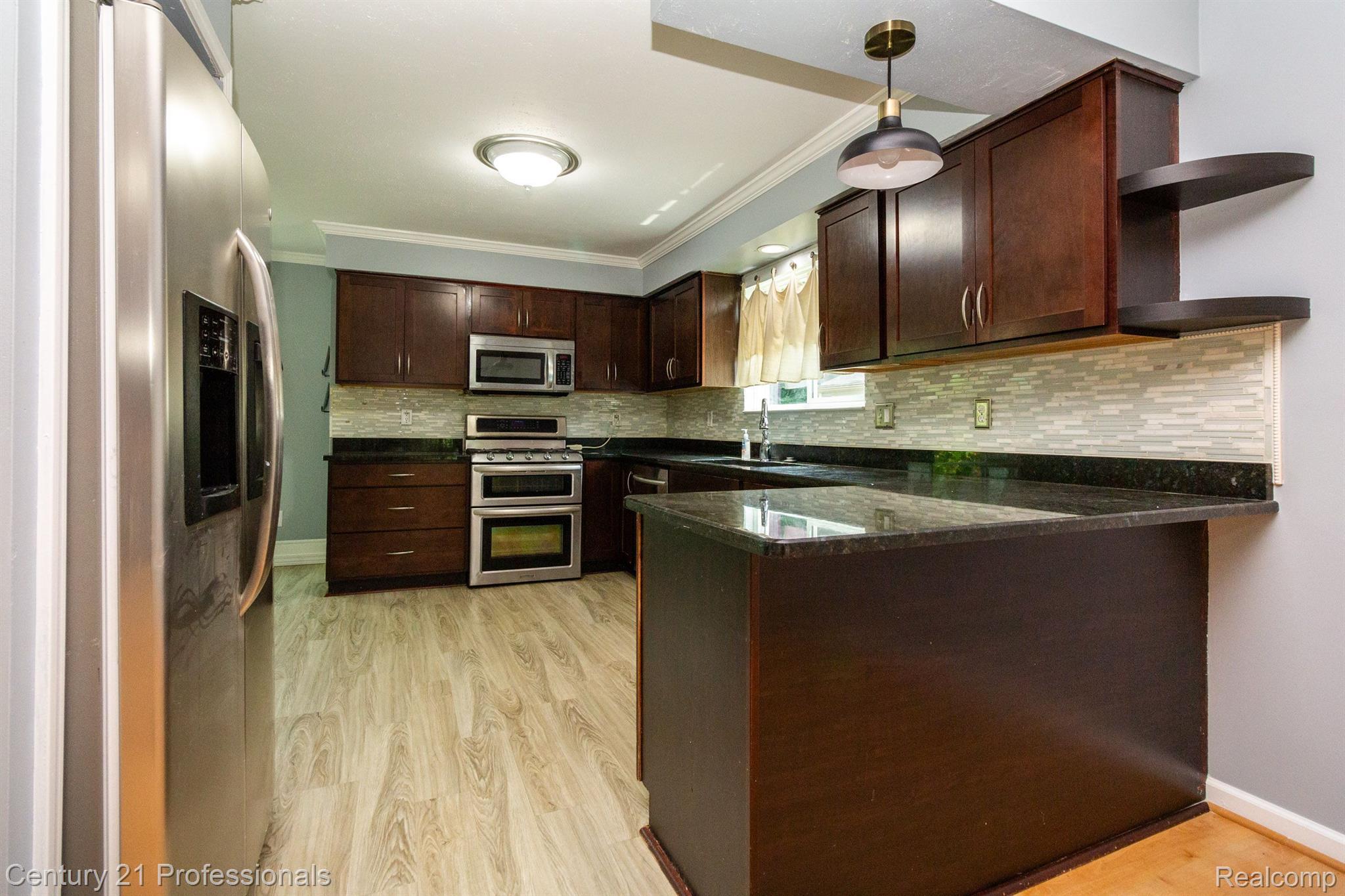 2226 Warrington Road Rochester, MI 48307 - Photo 10 of 39 Gallery Image 10