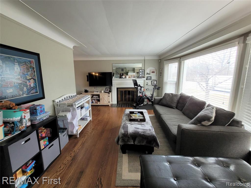 1168 Vernier Road Grosse Pointe Woods, MI 48236 - Photo 13 of 21
