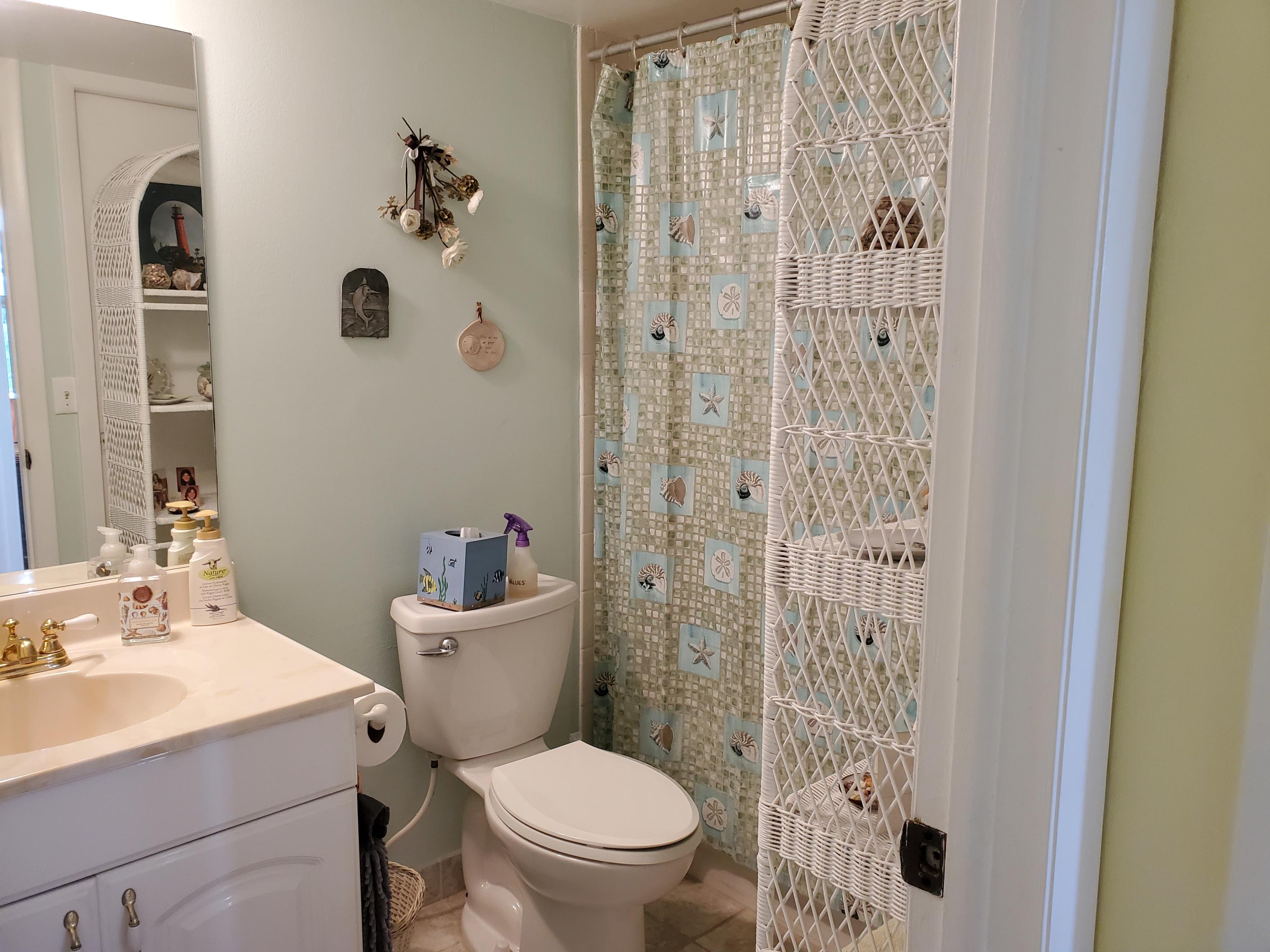 717 Highway 1, Unit 108 Jupiter, FL 33477 - Photo 12 of 26 Guest bath