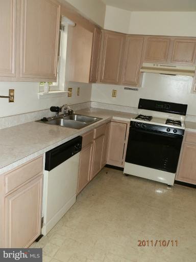 8208 Temple Hill Road Clinton, MD 20735 - Photo 8 of 18 Kitchen