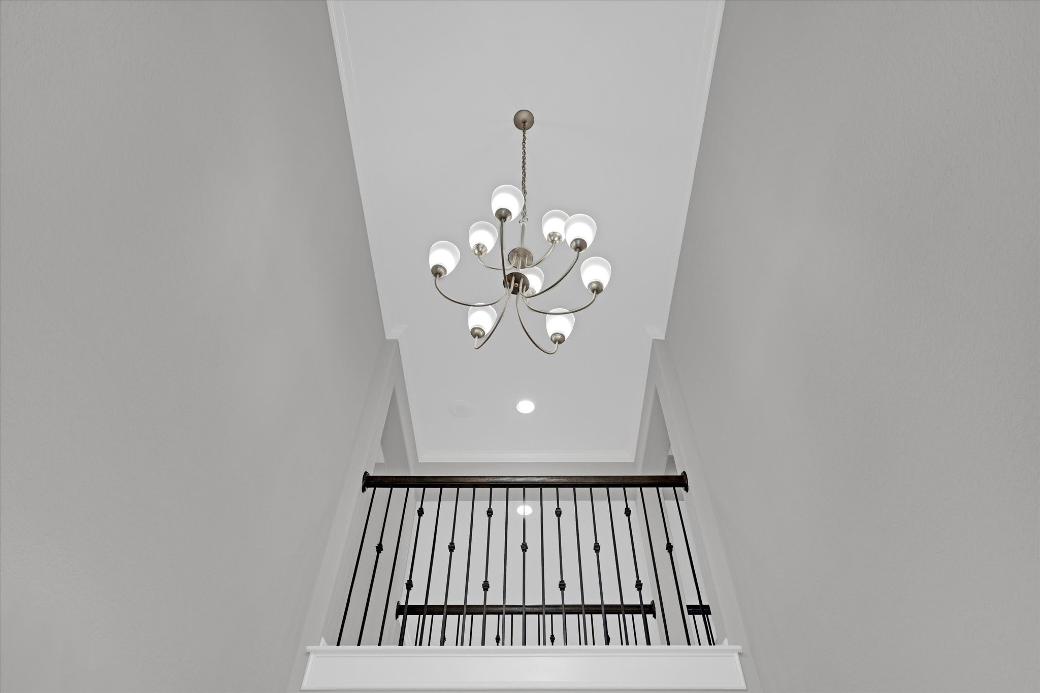 3834 Supremes Trail Spring, TX 77386 - Photo 6 of 37 Grand entry with soaring ceilings and beautiful chandelier.