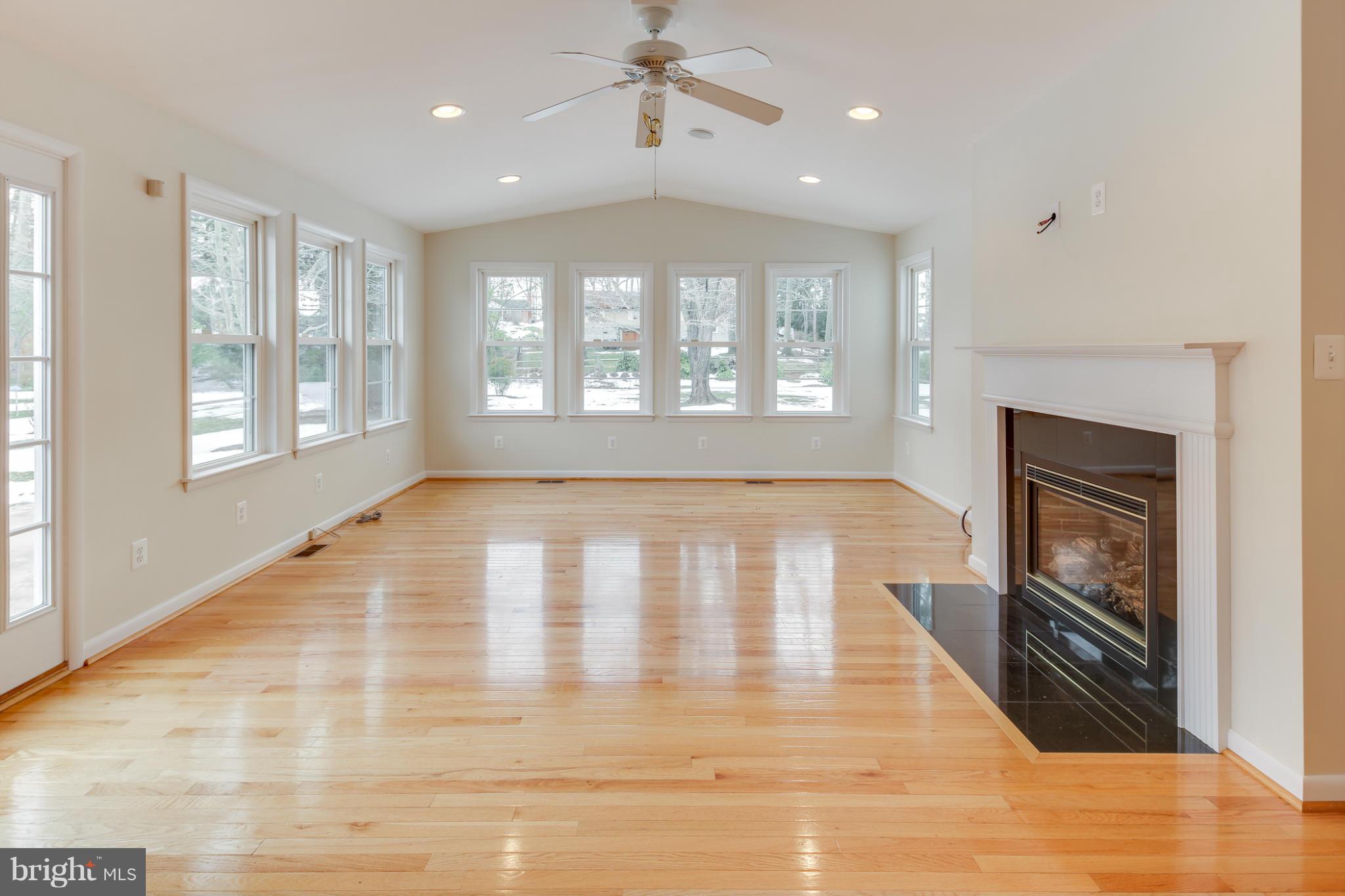 211 East Ridgely Road Lutherville-Timonium, MD 21093 - Photo 12 of 30 Family Room