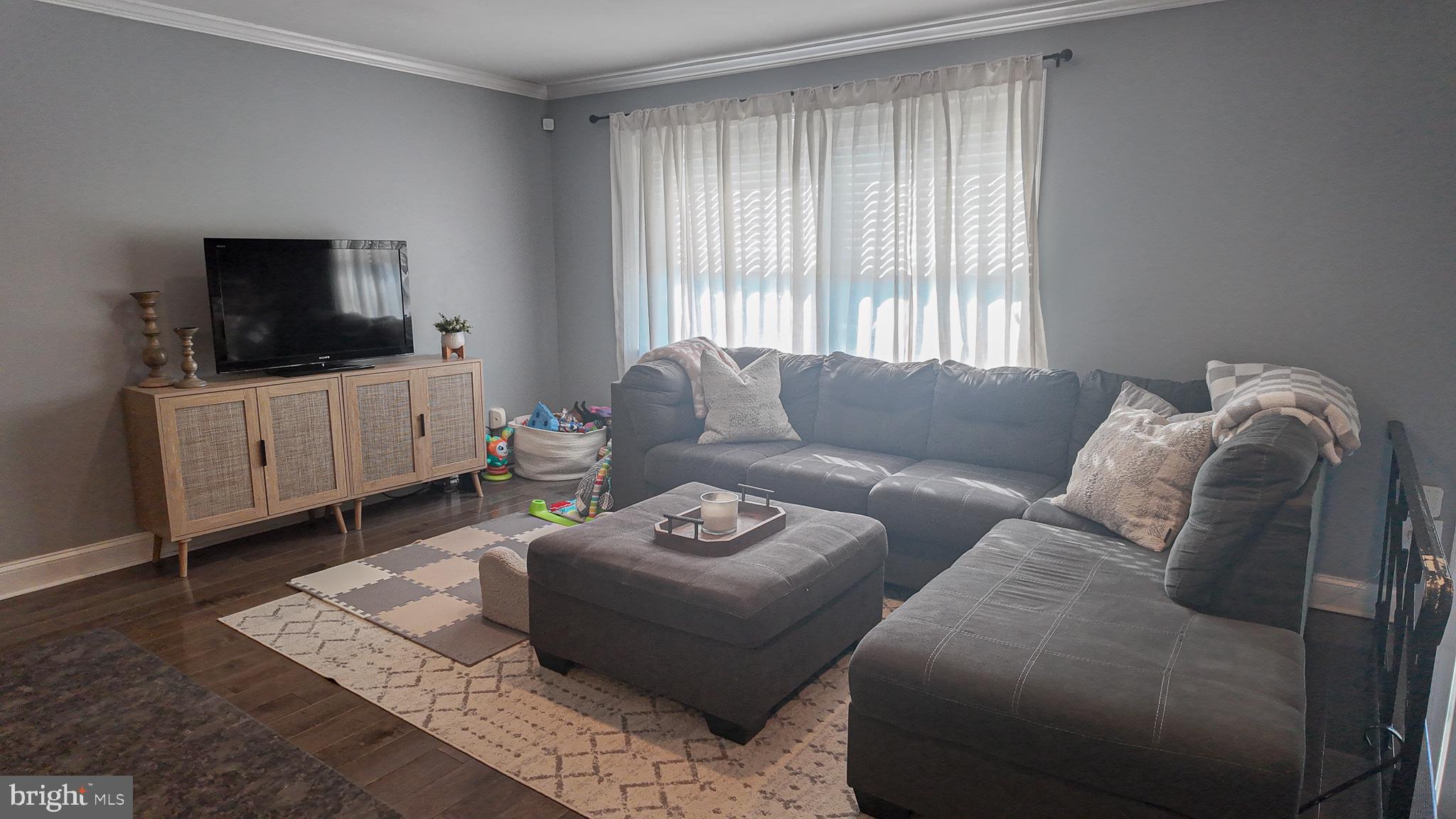 12004 Tyrone Road Philadelphia, PA 19154 - Photo 4 of 28 Modern living space with cozy vibes.