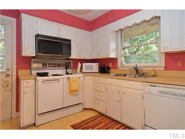 1905 Manuel Street Raleigh, NC 27612 - Photo 9 of 23