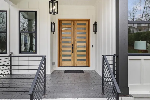 a view of an entryway with livingroom