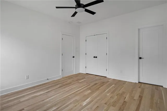 a view of empty room with ceiling fan