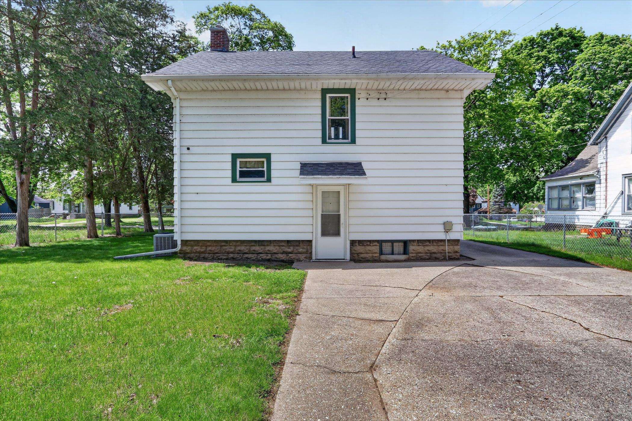 953 Oak Street Beloit, WI 53511 - Photo 32 of 40