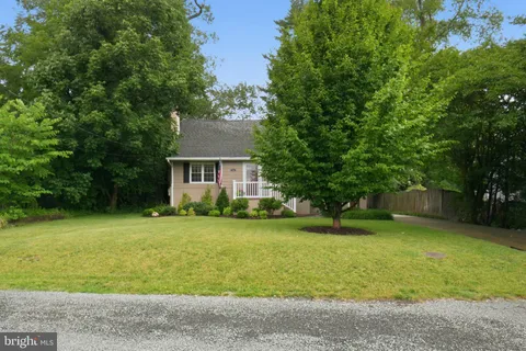 $775,000 | 7002 Lee Park Court, Falls Church, VA 22042