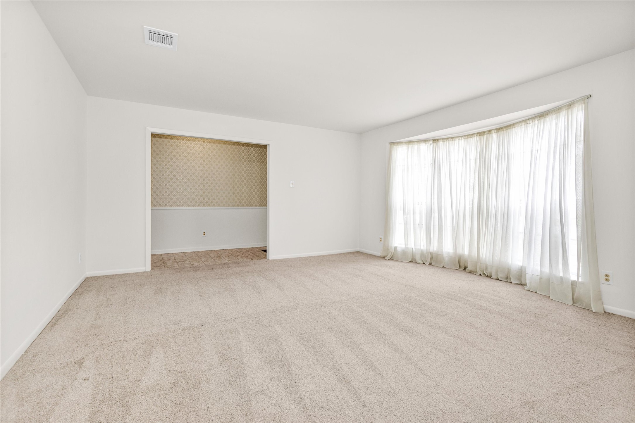 450 Dover Lane Spring, TX 77373 - Photo 8 of 35 an empty room with windows
