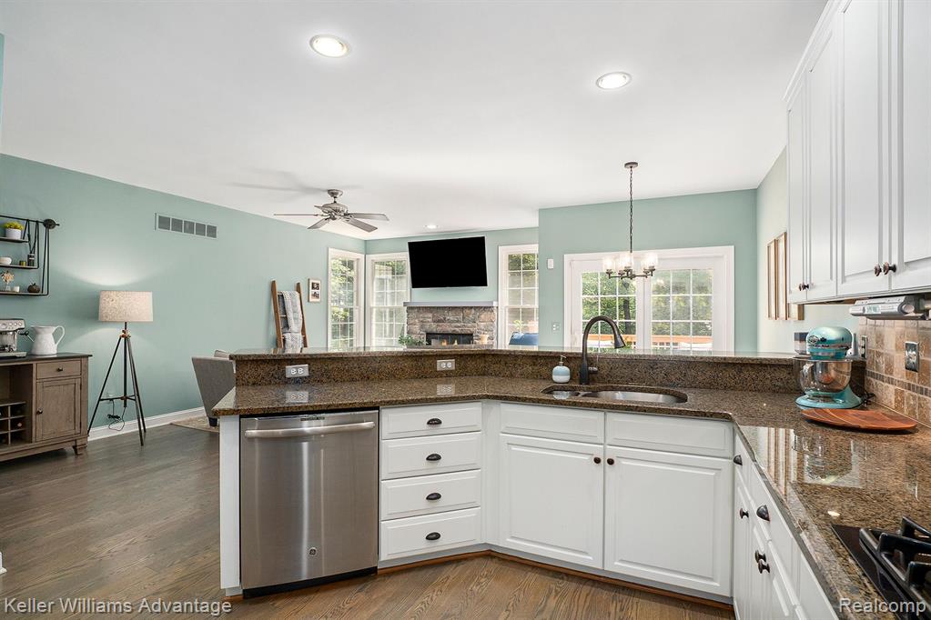 49669 Timber Trail Novi, MI 48374 - Photo 10 of 58 Gallery Image 10
