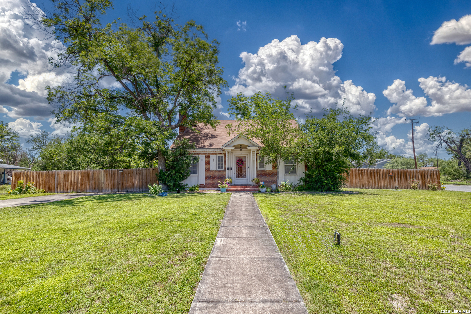 440 South Getty Street Uvalde, TX 78801 - Photo 6 of 39