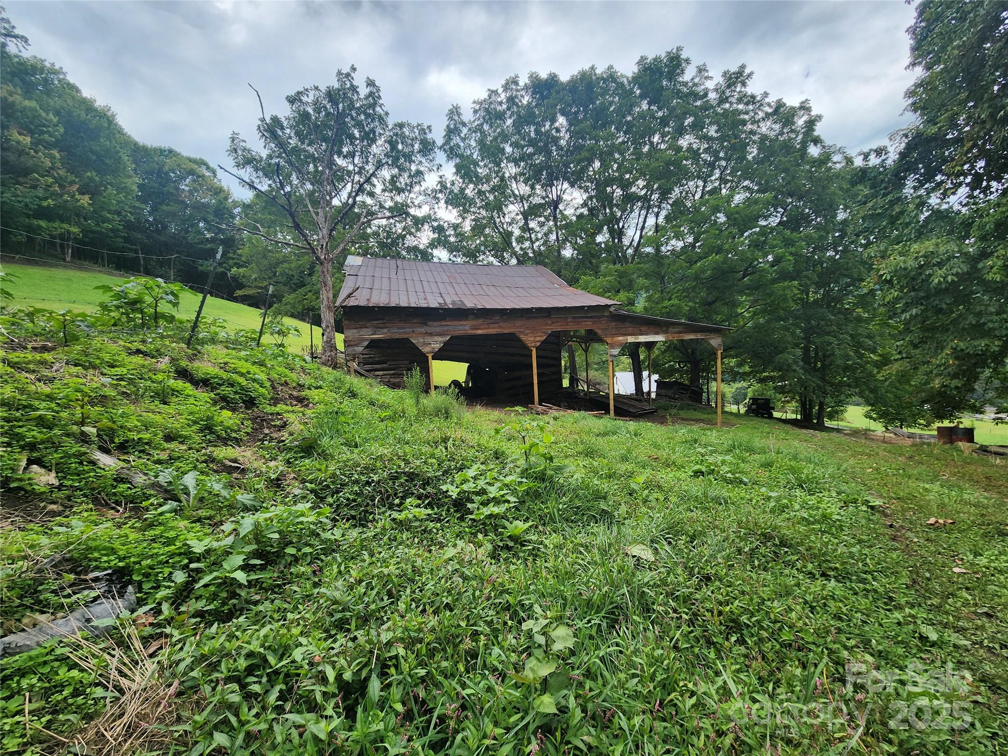 1925 South Fork Road Marshall, NC 28753 - Photo 24 of 42 a front view of a house with garden
