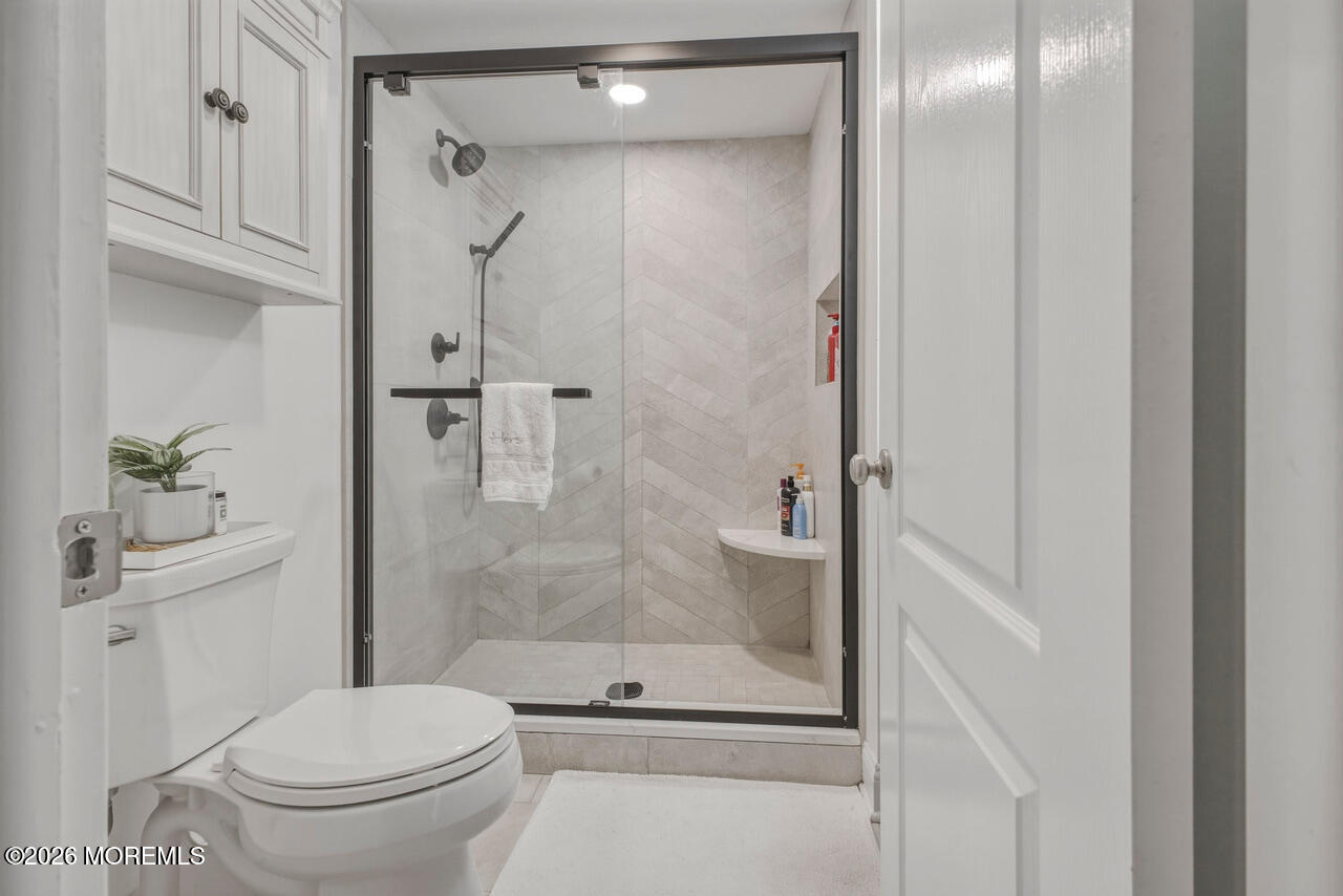 504 Couse Road Neptune Township, NJ 07753 - Photo 23 of 37 bath