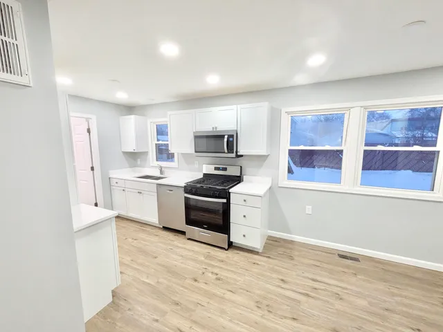 $289,900 | 382 Pinewood Drive, Valparaiso, IN 46385