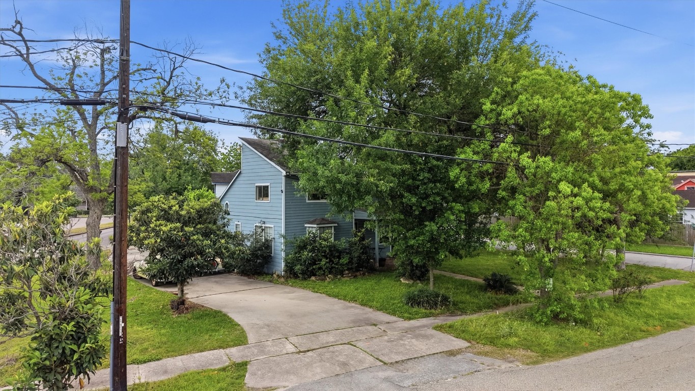 7002 Myrtle Street Houston, TX 77087 - Photo 5 of 14 Main Entrance: Current Residence offers Value-Add Potential or a Clean Slate for New Construction.