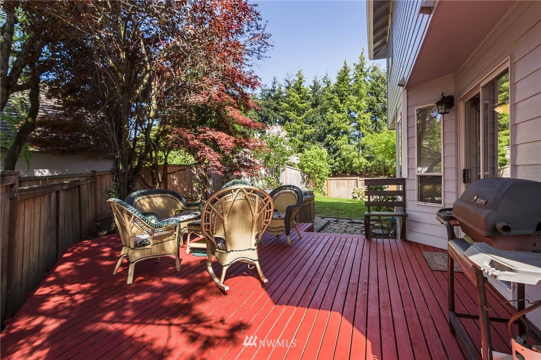 36907 17th Avenue South Federal Way, WA 98003 - Photo 25 of 25 a view of a patio with table and chairs with wooden floor and fence