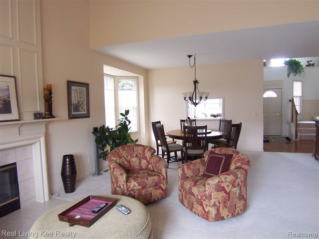 1669 Maple Creek Court, Unit 100 Rochester, MI 48306 - Photo 13 of 25 Grt Rm into Dining