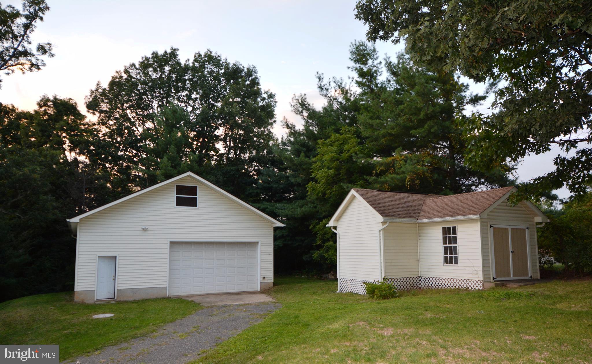 5229 Braddock Road Woodbine, MD 21797 - Photo 5 of 30 Truly 5 car gar. + den office area. Shed shop also