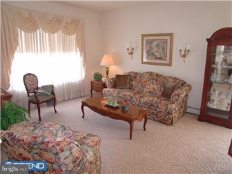 5 Foster Road Pennington, NJ 08534 - Photo 3 of 12 Living Room