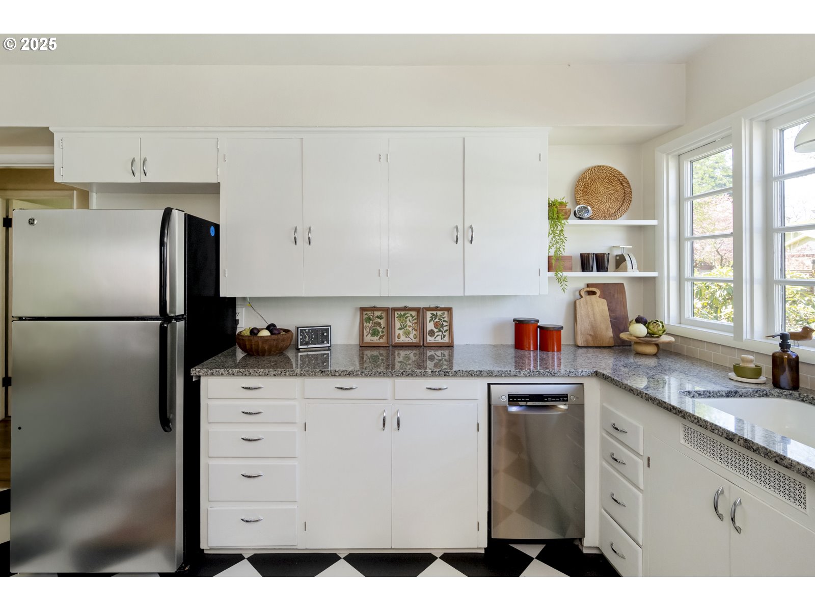 2104 Northeast Rosa Parks Way Portland, OR 97211 - Photo 12 of 33 Gallery Image 12
