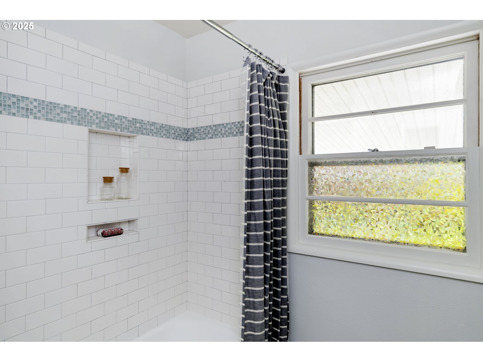 2104 Northeast Rosa Parks Way Portland, OR 97211 - Photo 17 of 33 Gallery Image 17