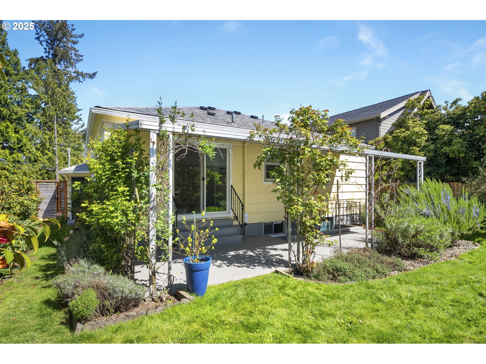 2104 Northeast Rosa Parks Way Portland, OR 97211 - Photo 30 of 33 Gallery Image 30