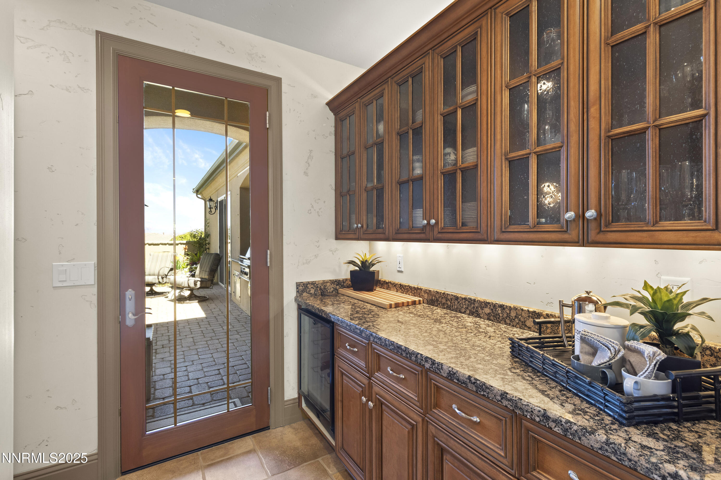 14275 Black Eagle Court Reno, NV 89511 - Photo 28 of 64 Black Eagle Butlers Pantry to Courtyard