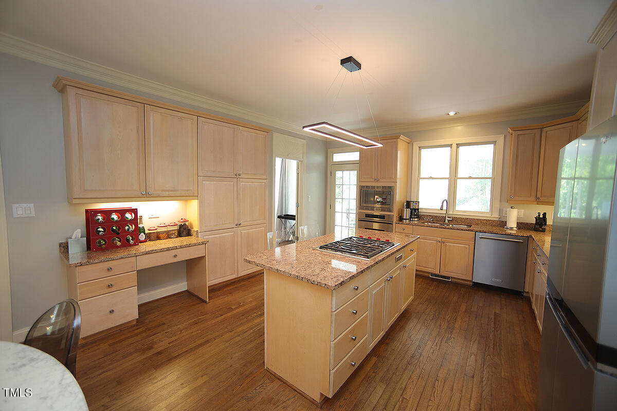 304 Forsyth Street Raleigh, NC 27609 - Photo 8 of 21 kitchen3