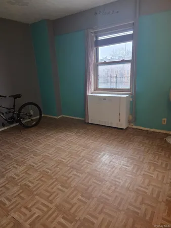 $189,000 | 8 Fordham Hill Ovl, Unit 6B | University Heights