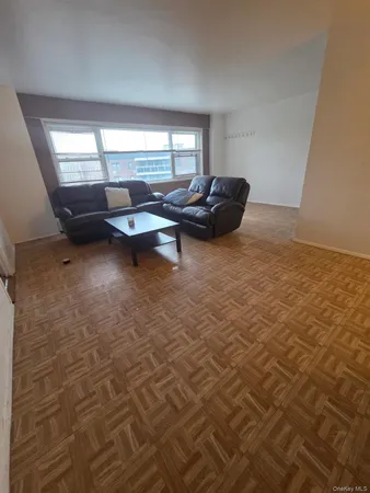 $189,000 | 8 Fordham Hill Ovl, Unit 6B | University Heights