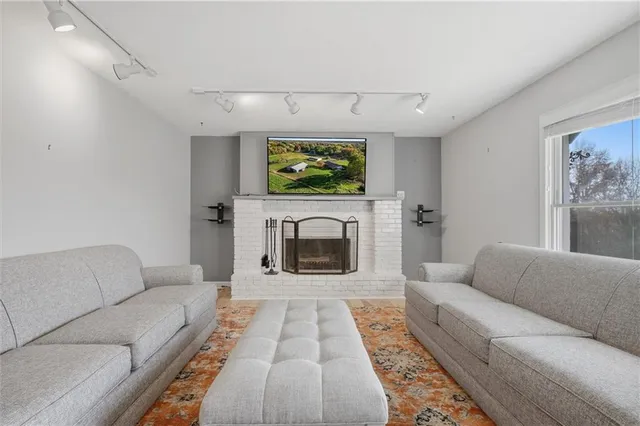 $560,000 | 15806 Northeast 176th Street, Holt, MO 64048