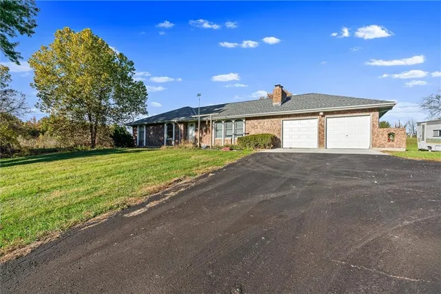 $560,000 | 15806 Northeast 176th Street, Holt, MO 64048