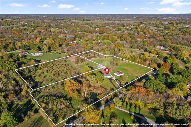 $560,000 | 15806 Northeast 176th Street, Holt, MO 64048