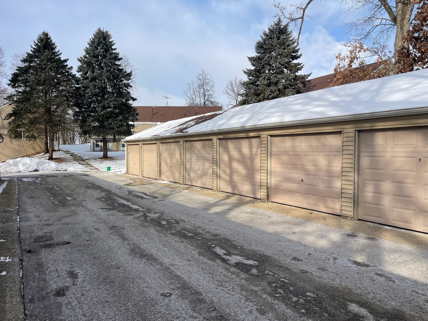 149 Forest Avenue, Unit D Fox Lake, IL 60020 - Photo 37 of 44 a backyard of a house with wooden fence