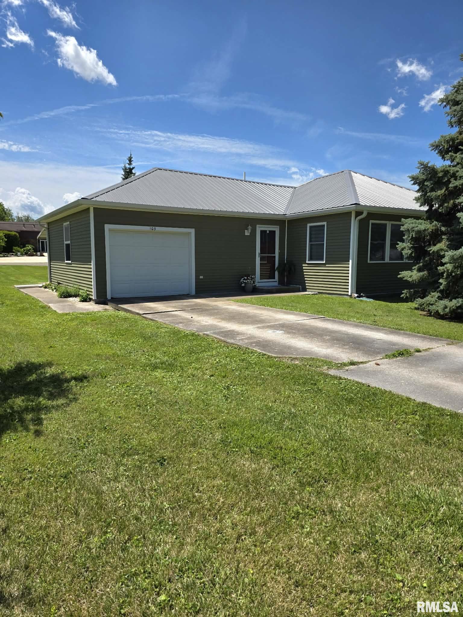 103 West Jefferson Street Camp Point, IL 62320 - Photo 2 of 31