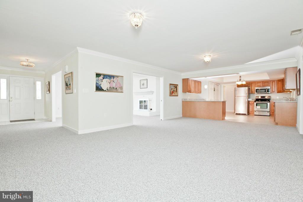 4840 Shookstown Road Middletown, MD 21769 - Photo 11 of 30 24 X 16 Dining Room