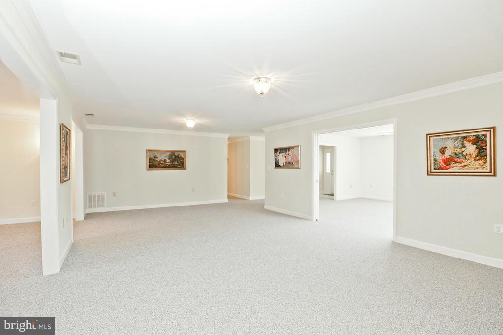 4840 Shookstown Road Middletown, MD 21769 - Photo 10 of 30 Neutral colors throughout