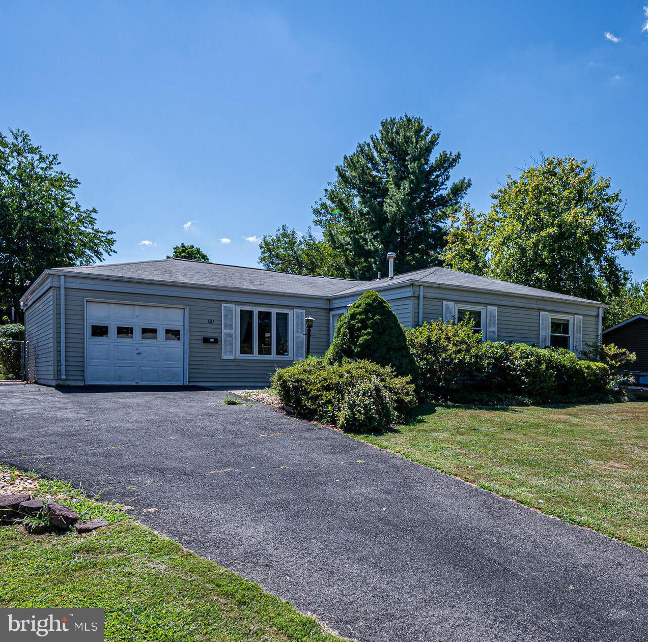 621 West Beech Road Sterling, VA 20164 - Photo 1 of 60 Front of home