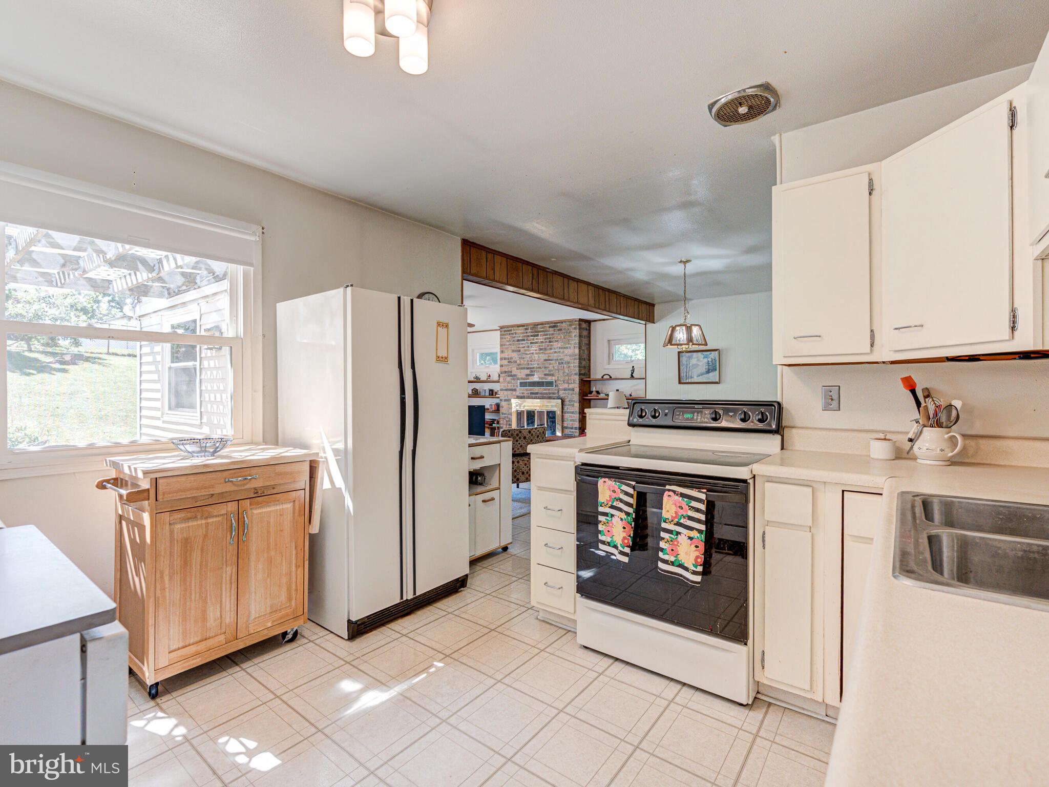 621 West Beech Road Sterling, VA 20164 - Photo 17 of 60 Kitchen