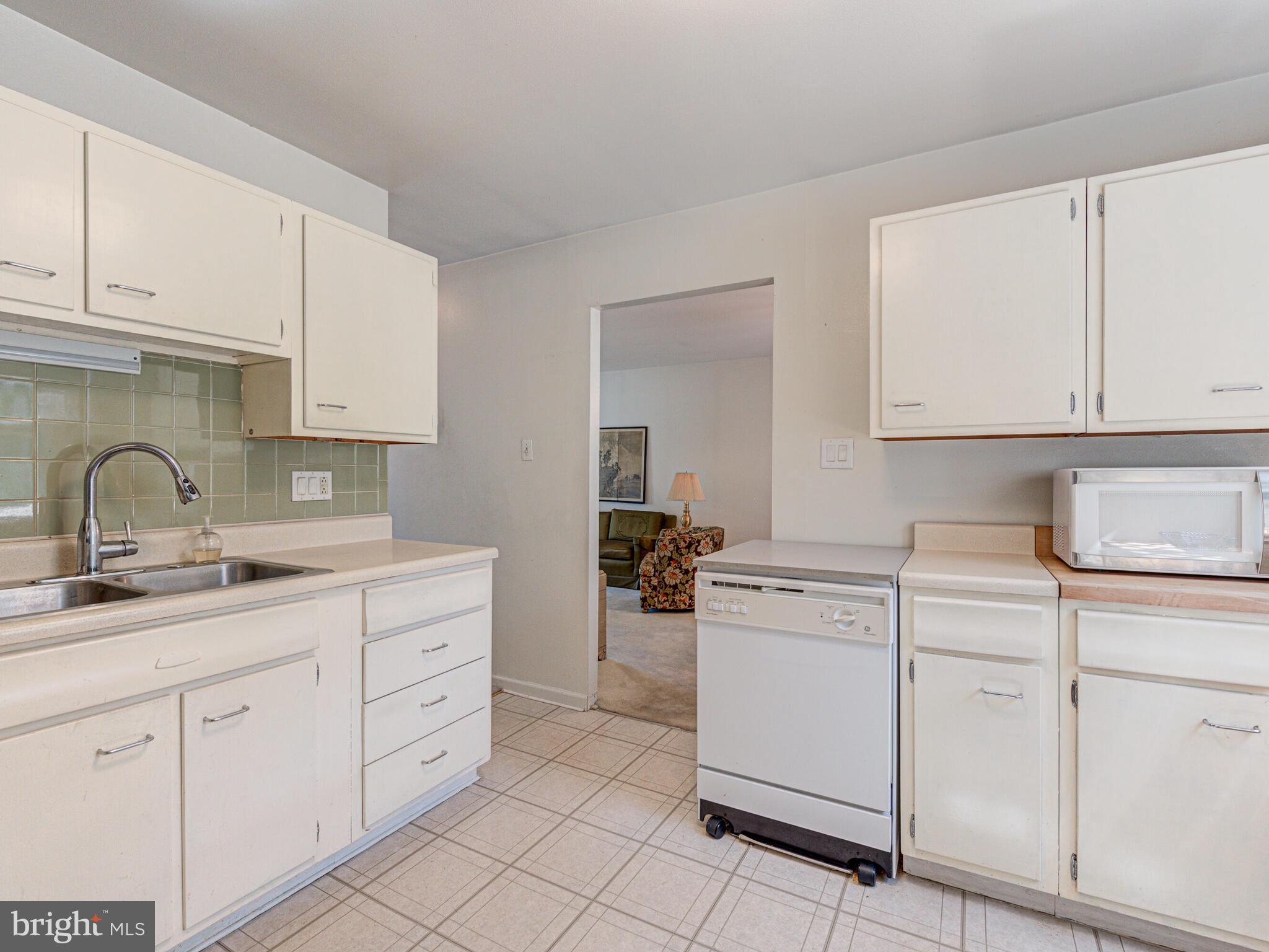 621 West Beech Road Sterling, VA 20164 - Photo 19 of 60 Kitchen