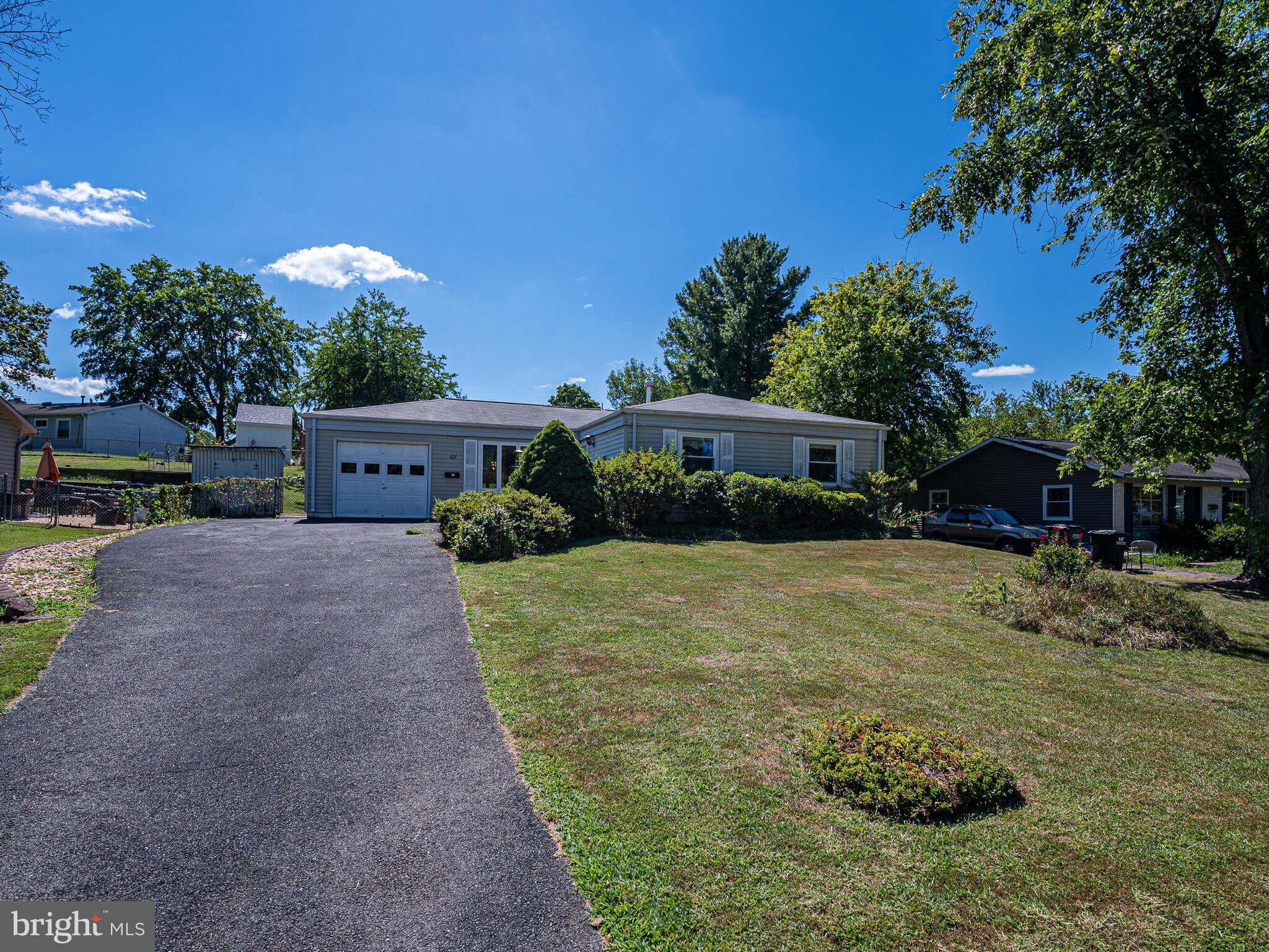 621 West Beech Road Sterling, VA 20164 - Photo 2 of 60 Front of home