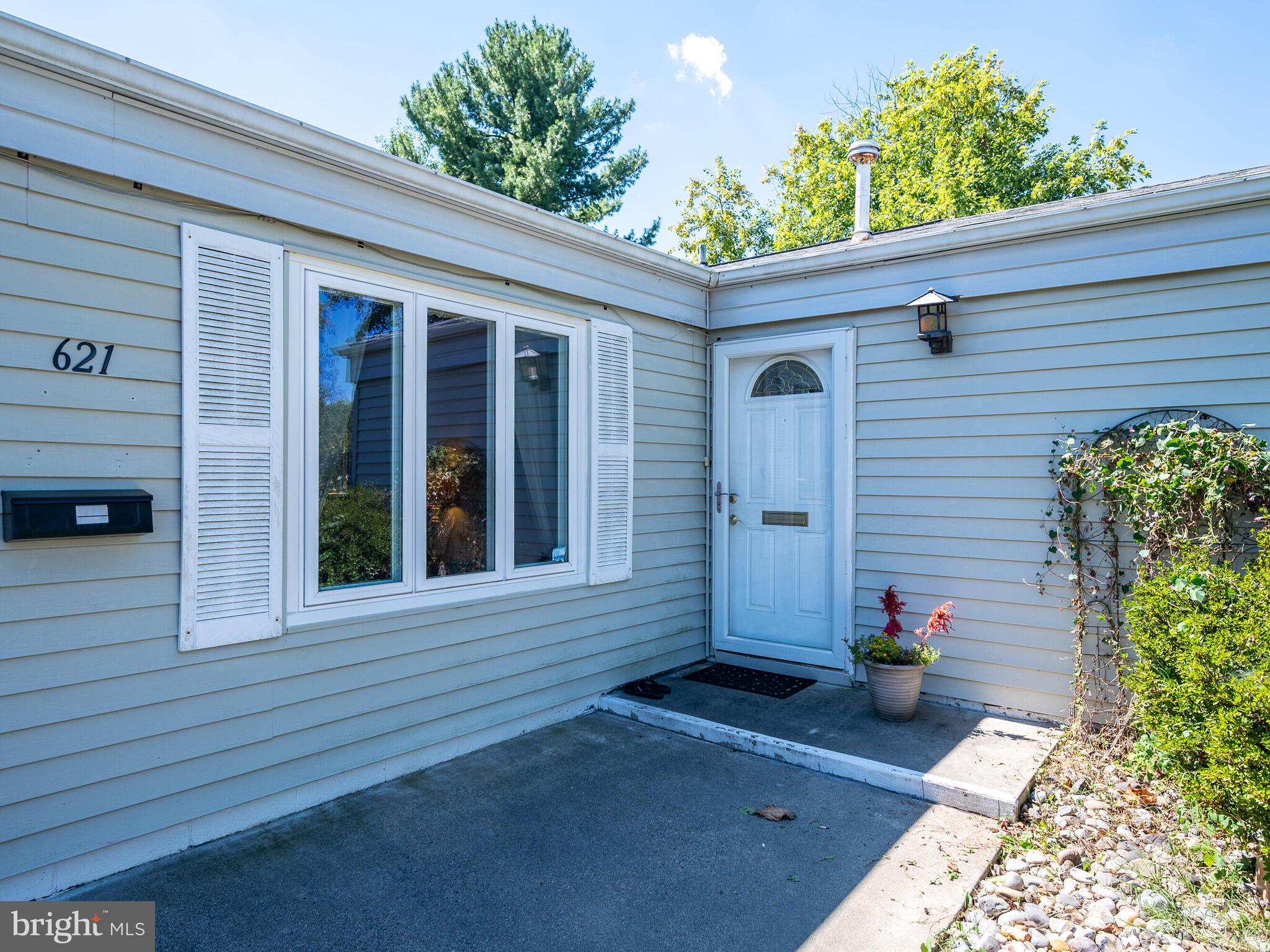 621 West Beech Road Sterling, VA 20164 - Photo 7 of 60 Front door