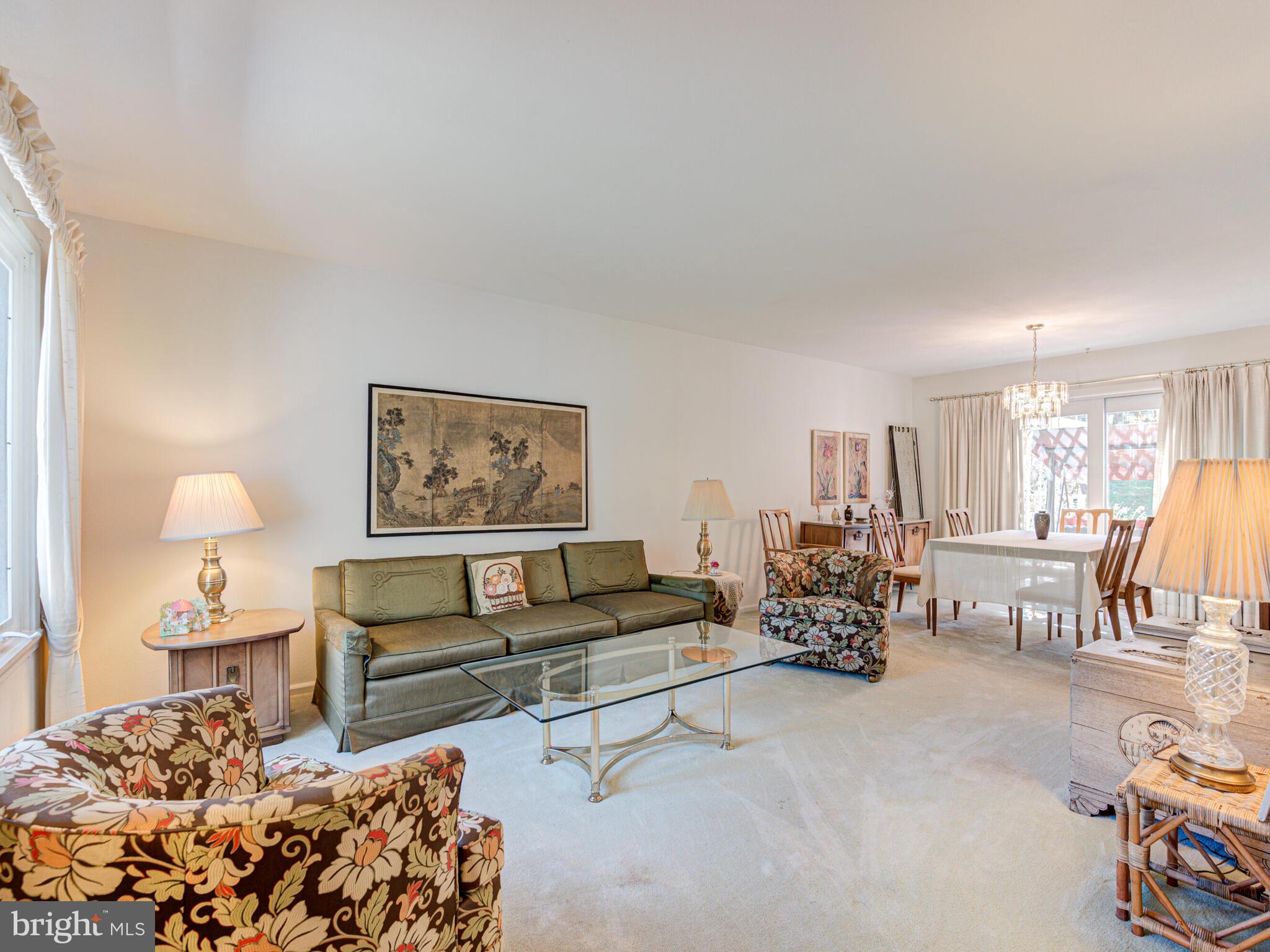 621 West Beech Road Sterling, VA 20164 - Photo 8 of 60 Living Room
