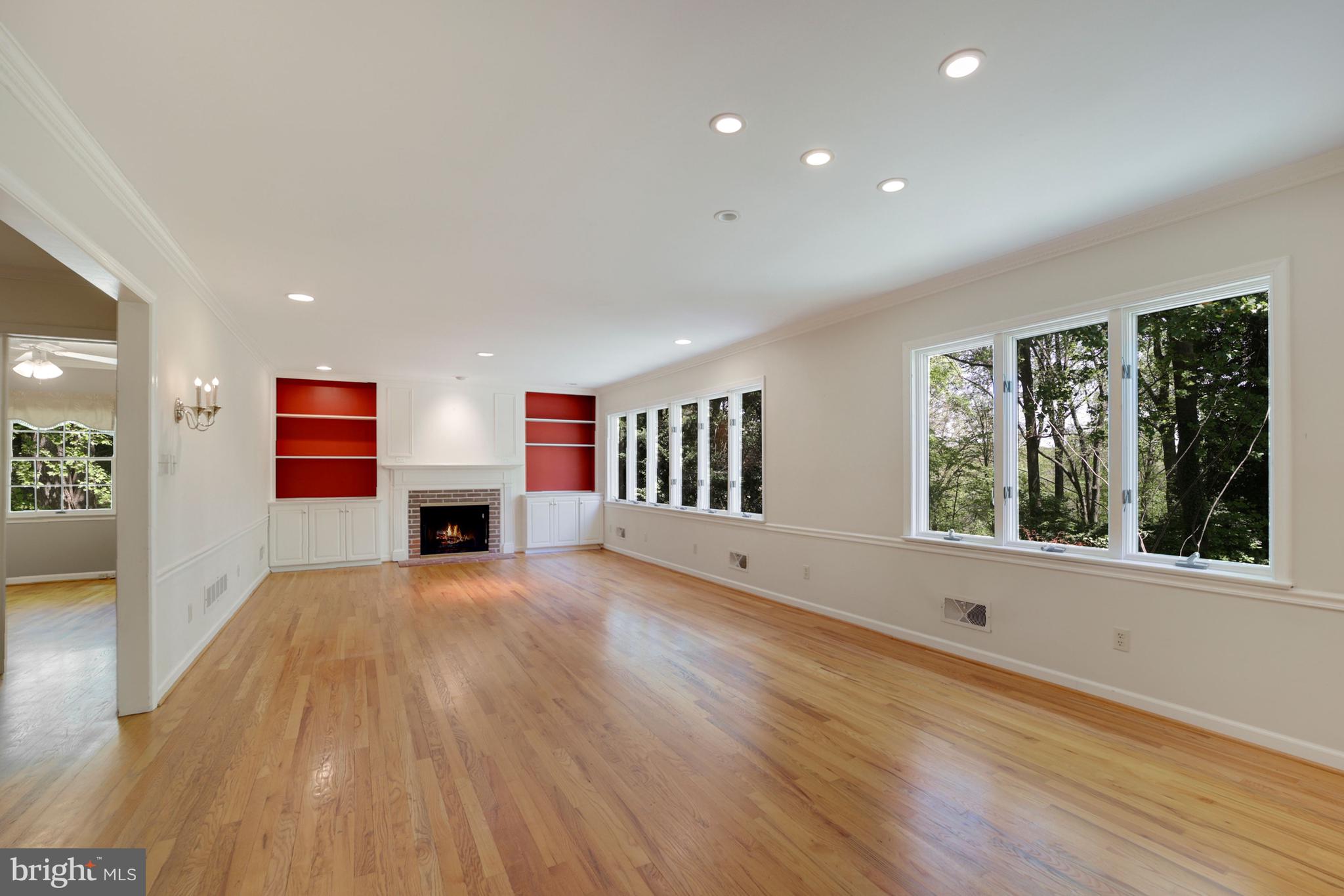 114 South Spring Valley Road Wilmington, DE 19807 - Photo 11 of 49 Living-Dining Room