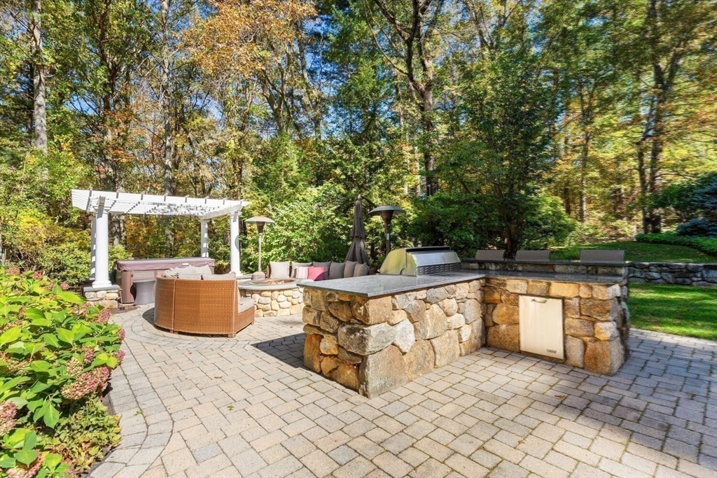 101 Draper Road Wayland, MA 01778 - Photo 31 of 40