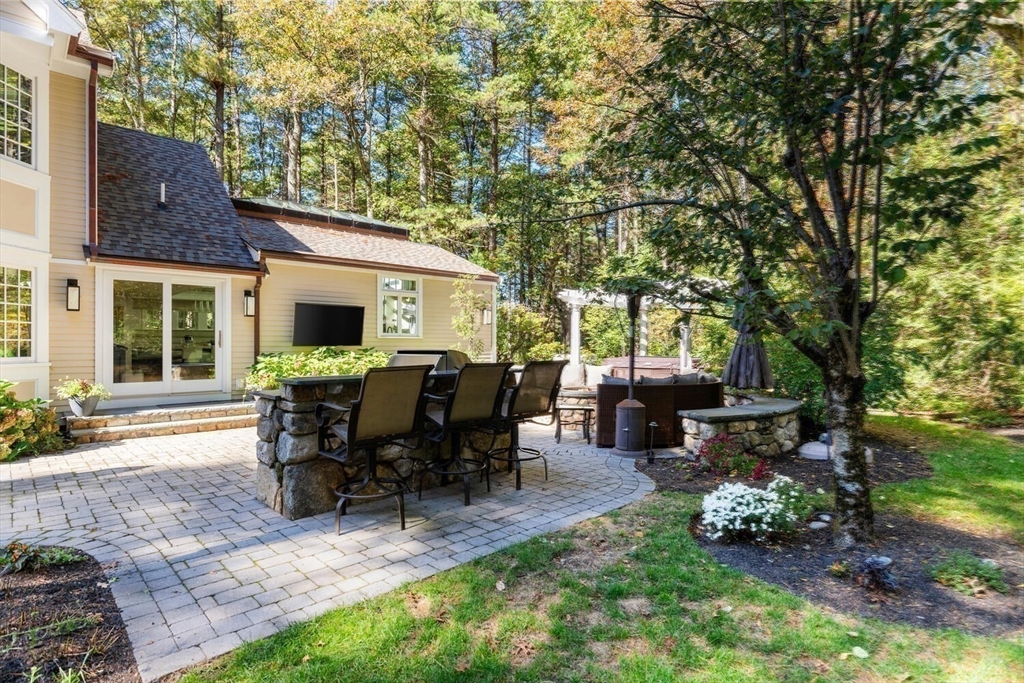 101 Draper Road Wayland, MA 01778 - Photo 33 of 40