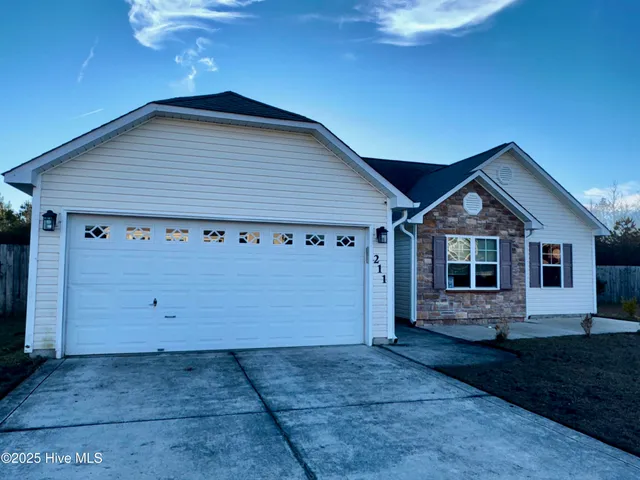 $1,850 | 211 Hidden Oaks Drive, Jacksonville, NC 28546