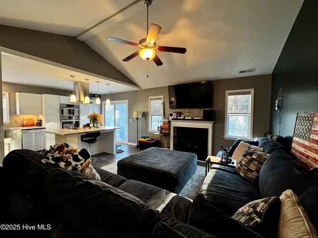 $1,850 | 211 Hidden Oaks Drive, Jacksonville, NC 28546