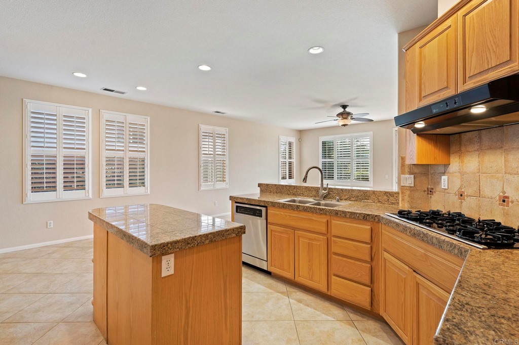 1533 Brookside Court San Marcos, CA 92078 - Photo 20 of 46